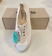 Victoria White Pumps